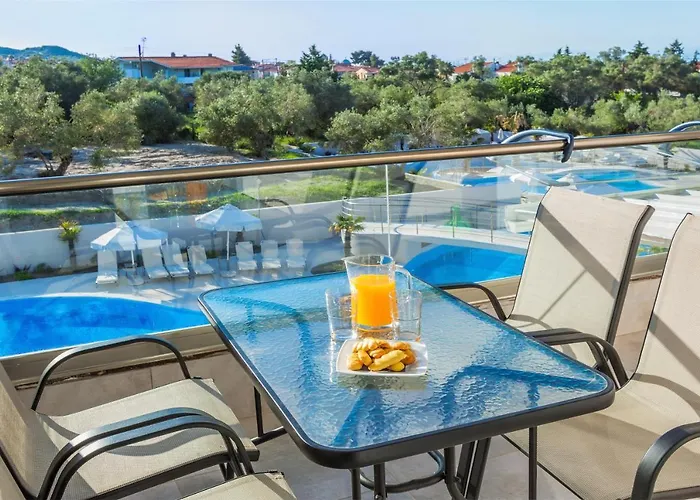 Ξενοδοχείο με διαμερίσματα Anna Family