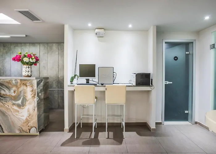 Anna Family Aparthotel 3*